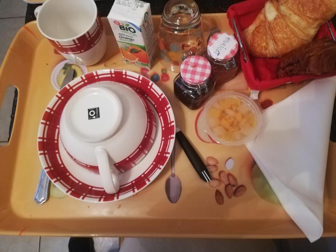 Chambre Avec Salle De Bain Privatisee Avec Petit Dejeuner Compris Auxonne Exterior photo