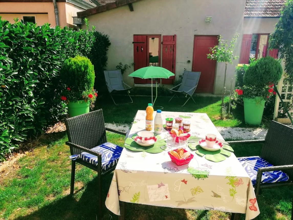 Chambre Avec Salle De Bain Privatisee Avec Petit Dejeuner Compris Auxonne Exterior photo